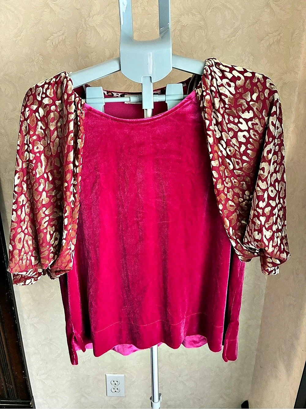 Umgee Animal Print Sleeve Blouse in Pink & Brown NWOT